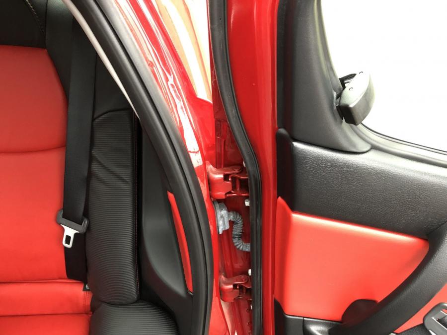 Детали интерьера Mazda RX-8 2005 года  (фото 156 из 197)